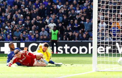 英超德比2-1：两人重伤+火爆冲突+100分钟绝杀 10.2亿豪门坐稳前5