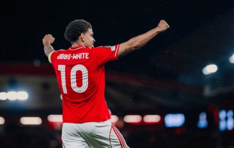 红牌！英超劲旅险胜：挺进欧联杯4强，将对决维拉，争夺决赛名额