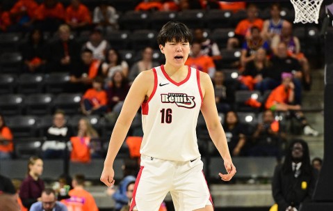 杨瀚森季后赛首战6分5板2助+2盖帽 混音险胜卡皮坦人