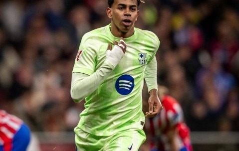 凌晨3点欧冠打响西甲内战：亚马尔冲击4连斩 2人，反戈巴萨