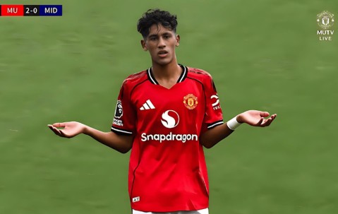 曼联小梅西冲击三冠王，俱乐部仍担心皇萨仁挖角！明年就有大风险