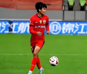 意外！李新翔在4月9日得到德甲劲旅霍芬海姆600万欧元报价，却被辟谣