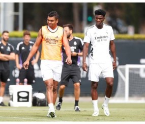 曼联又打皇马主意，想签下琼阿梅尼，忘了当年从皇马买卡塞米罗？